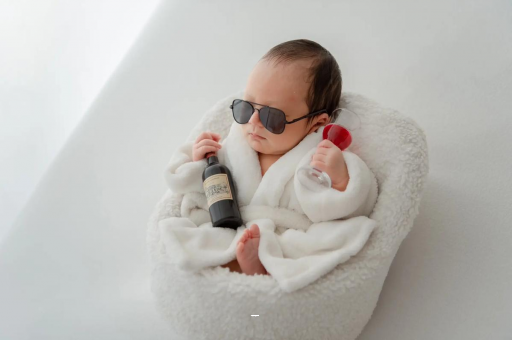 图木舒克满月宝宝趴着睡 图木舒克满月宝宝趴着睡